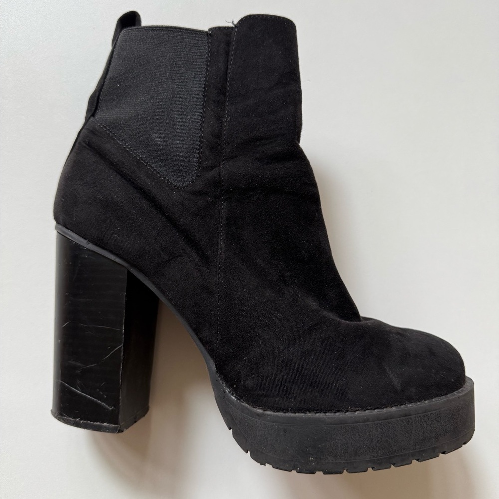 Forever 21 Black Chunky Heeled Boots